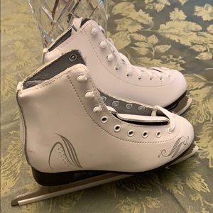 Size 1 girls Youth figure skates
